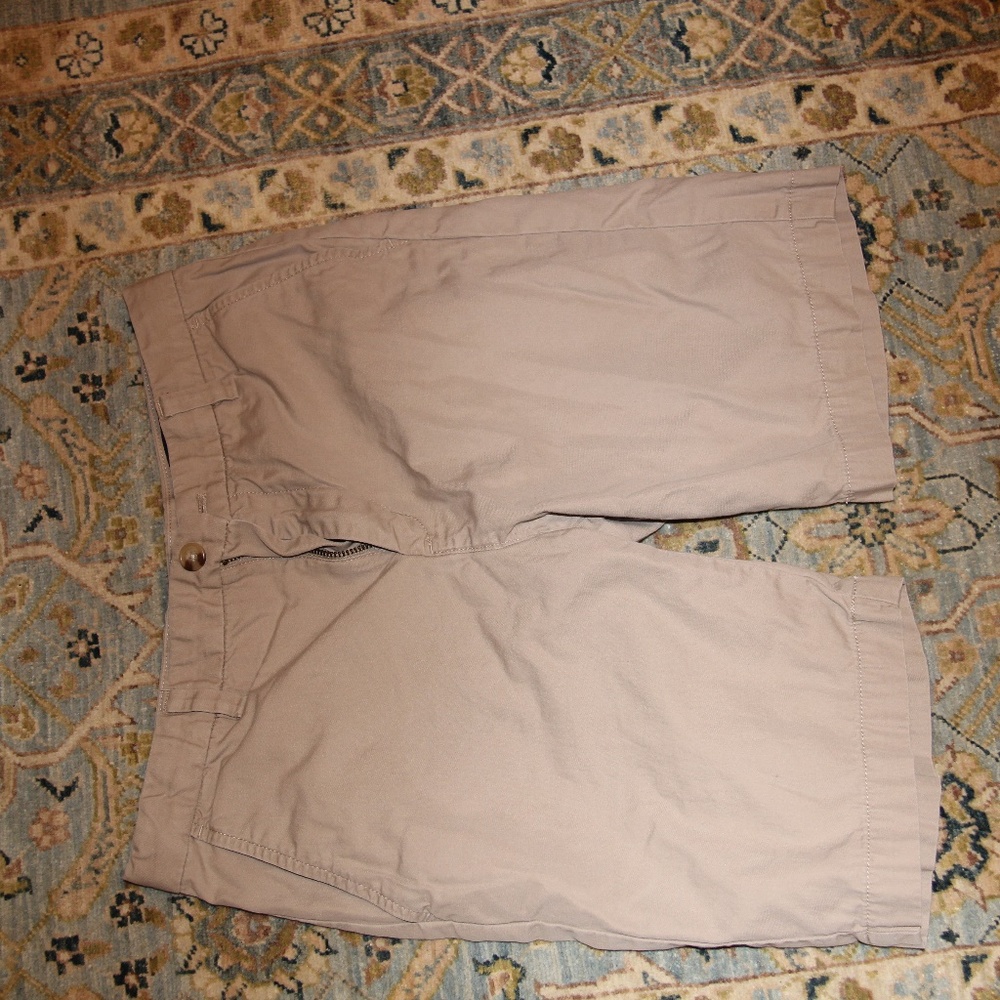 Size 12 Boys Khaki Vineyard Vines Shorts in Kids